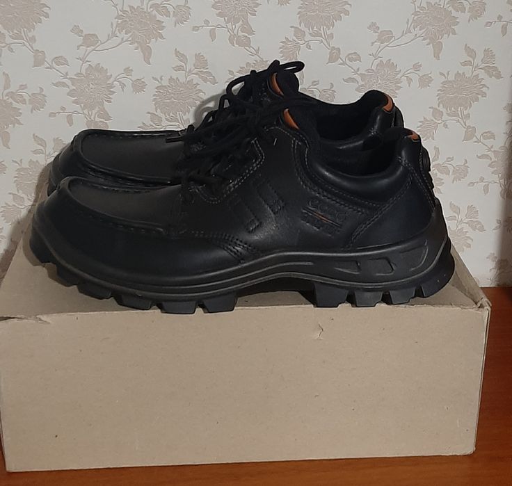 Шкіряні чоловічі напівчеревики Ecco