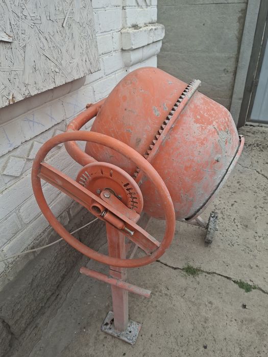 Продам бетономешалку 120л.