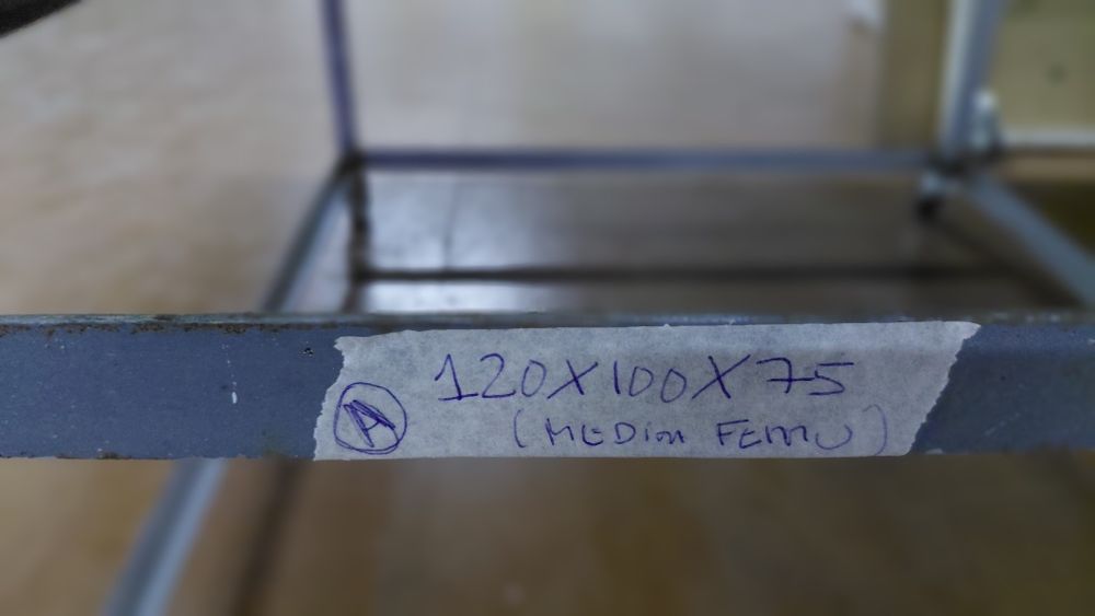 Bancada/mesa trabalho/exposição em ferro pintado ( algumas com tampo m