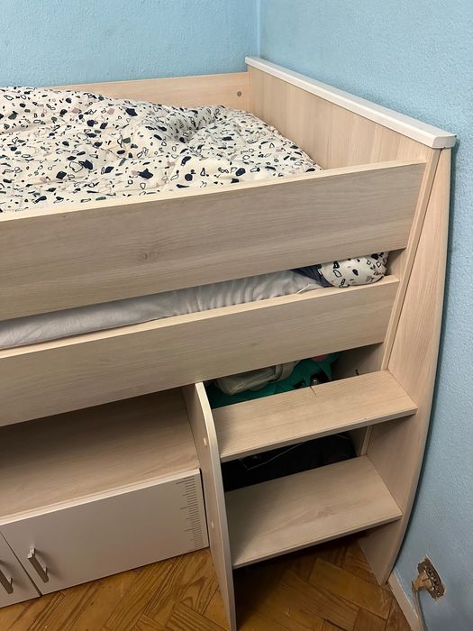 Cama de solteiro alta