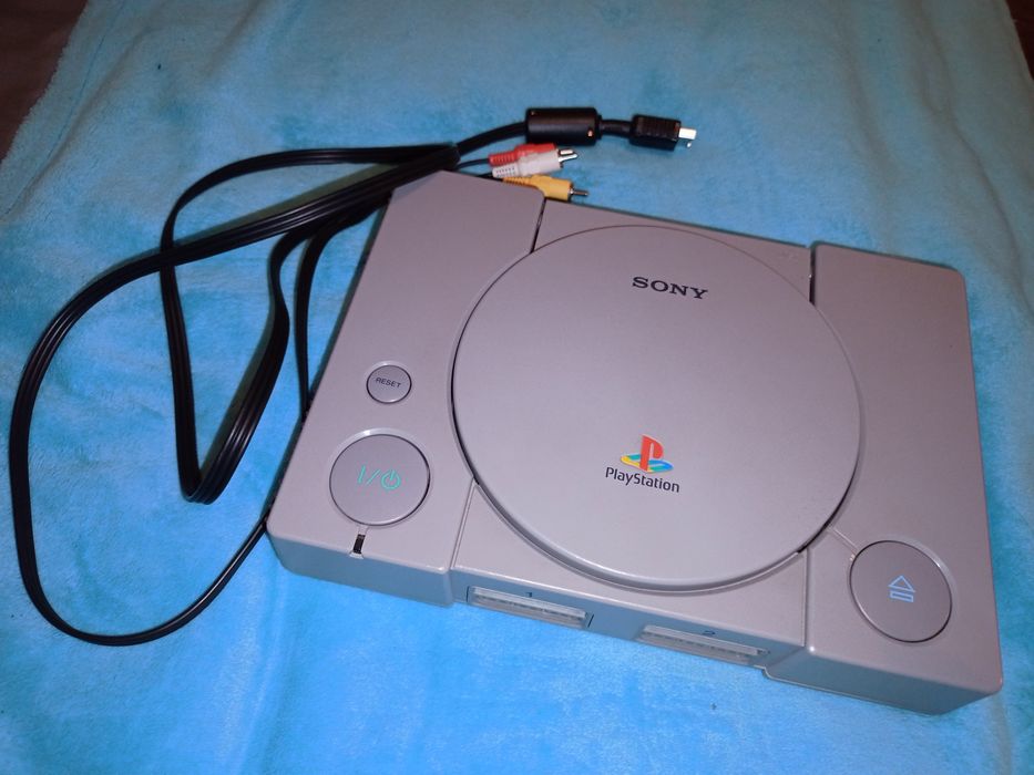 PlayStation 1 zestaw z okablowaniem, 2 pady i gry