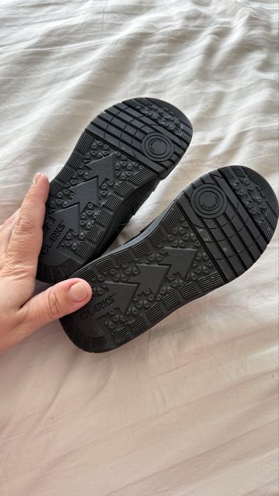 Clarks нові шкіряні кросівки 28.5 на ногу 17 см