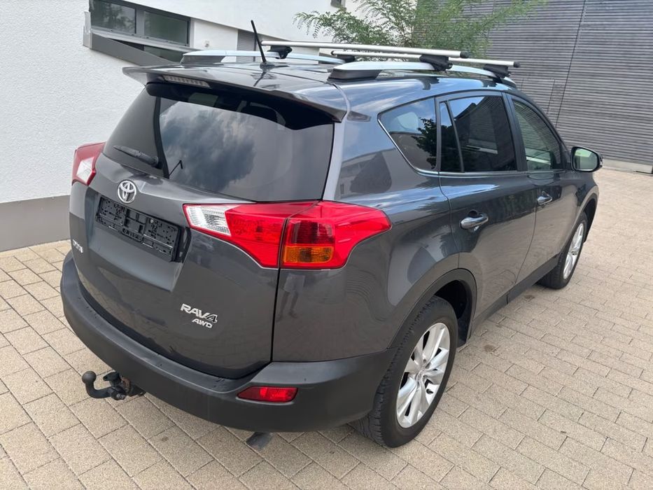 Toyota RAV-4 2013...