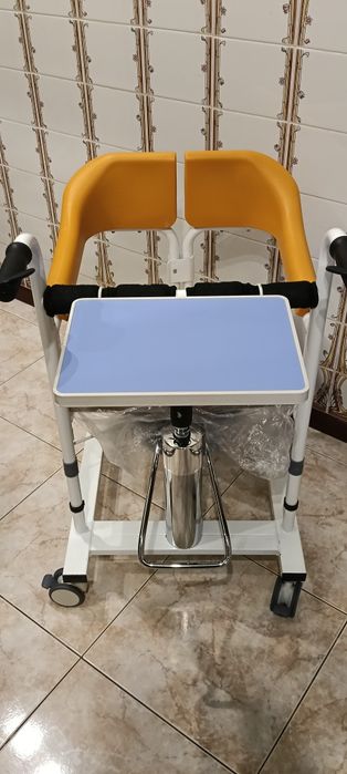 Cadeira de rodas de transferência