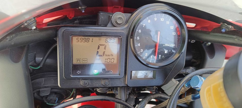 Honda cbr 929 bom estado