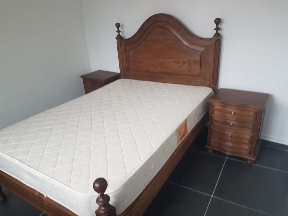 1 cama 2 mesas cabeceira