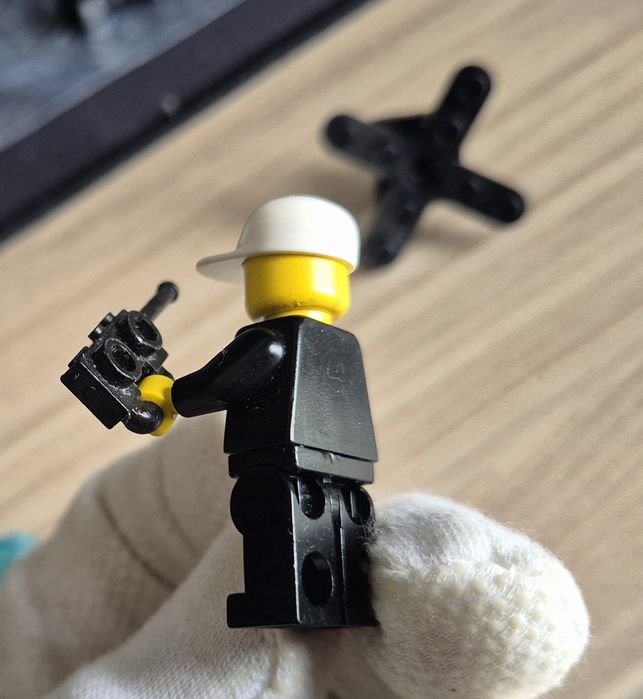 LEGO elem Śmigłowca 6642 Police Classic Town Figurka Policjant 1990r.