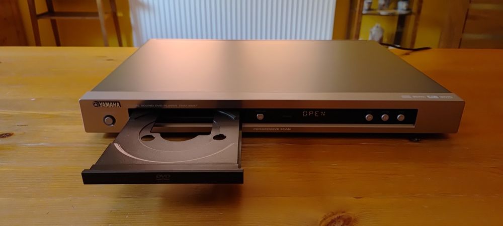 Odtwarzacz DVD Yamaha S-557