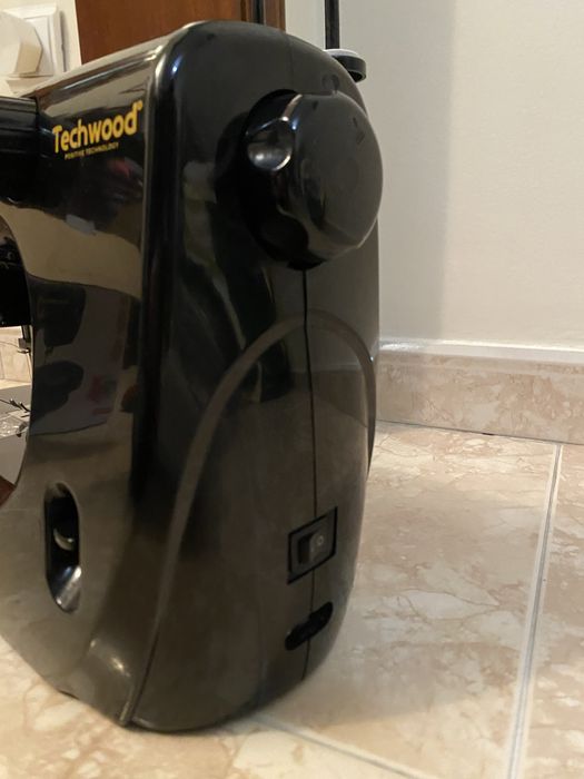 Máquina de Costura Techwood TMAC-906