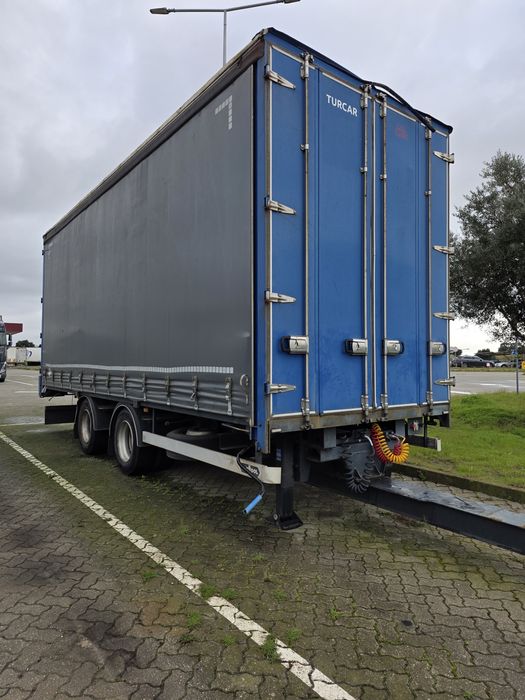 Reboque atrelado para camião