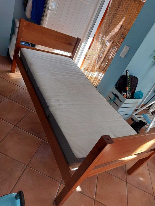 Cama de solteiro com colchão