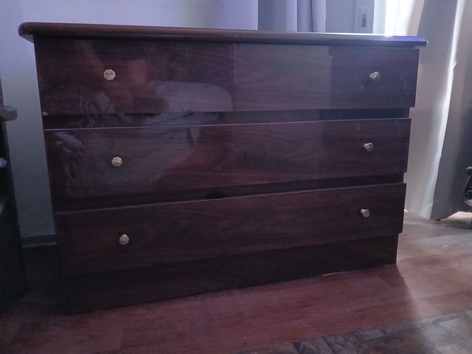 Vendo 3 móveis para quarto