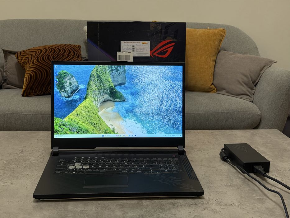 Asus ROG Strix G712LWS