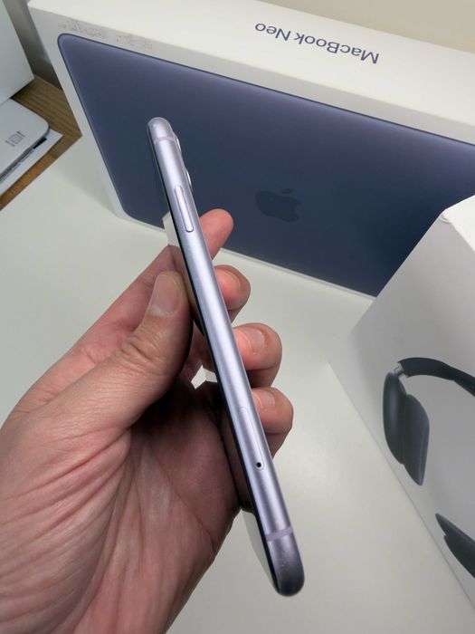 Apple iPhone 11・64B・Roxo (Factura e Garantia)