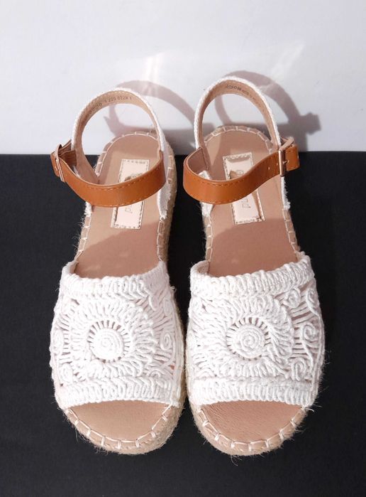 Sandálias brancas compensadas com efeito renda Deichmann T: 37 Novas