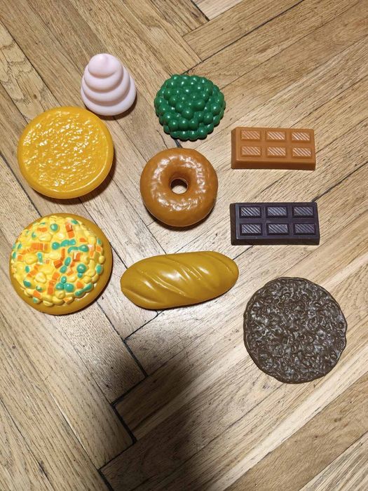 іграшки овочі та фрукти.