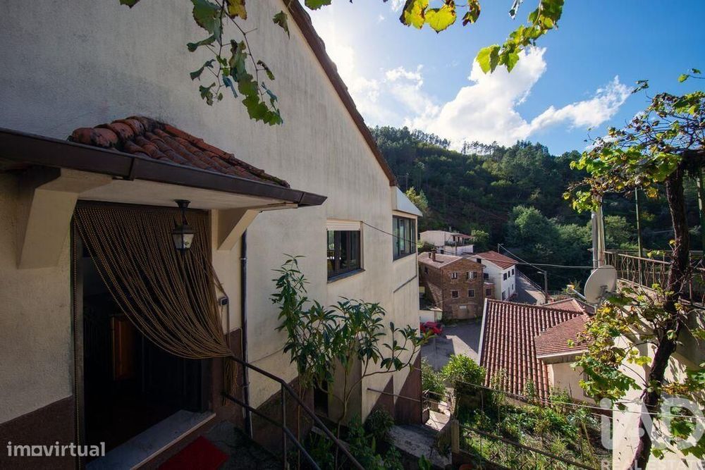 Casa de aldeia T5 em Folques de 154,00 m2