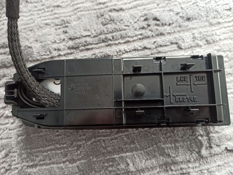 BMW E90 E91 E92   зарядка кріплення адаптер телефона розборка бмв