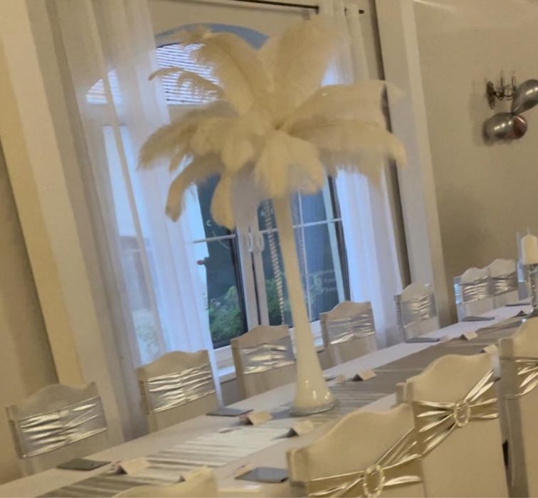 Kompozycja z białych piór wesele wazon