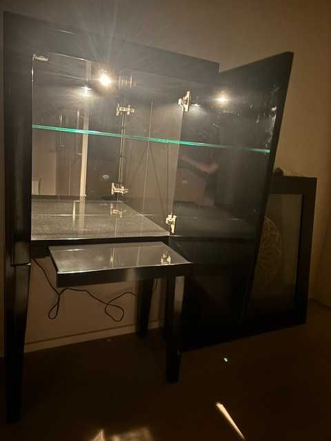 Móvel Bar com Iluminação, Espelhos e Prateleira em Vidro