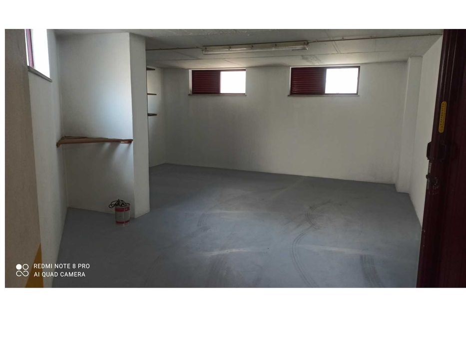 Aranguês. Garagem Interior, Piso -1, Frente à L. Cidadão, 37 m2. 1 janela a nascente e 2 a Poente