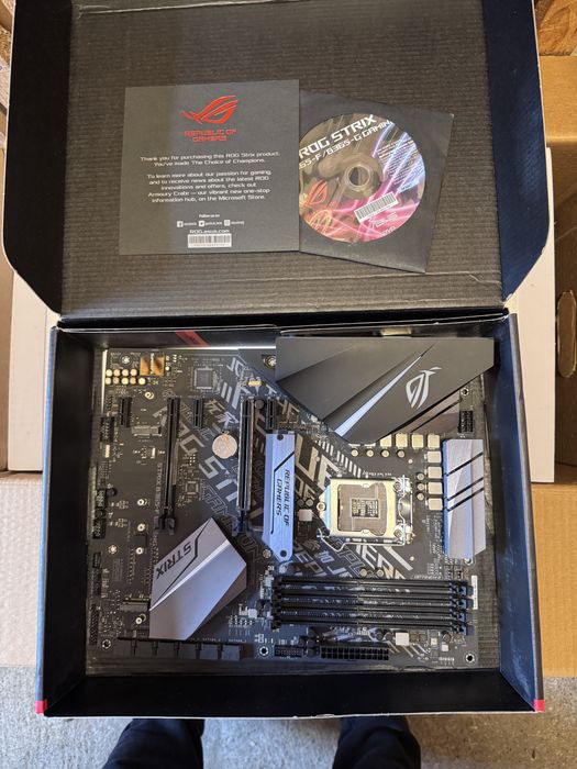 Материнська плата ASUS ROG STRIX B365-F GAMING