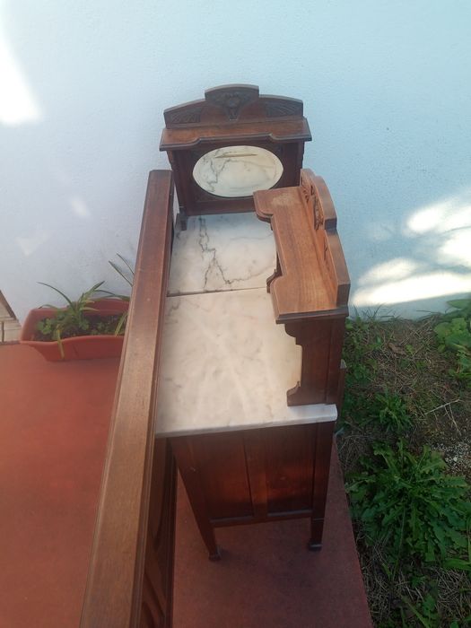 Cama de casal e 2 mesas de cabeceira