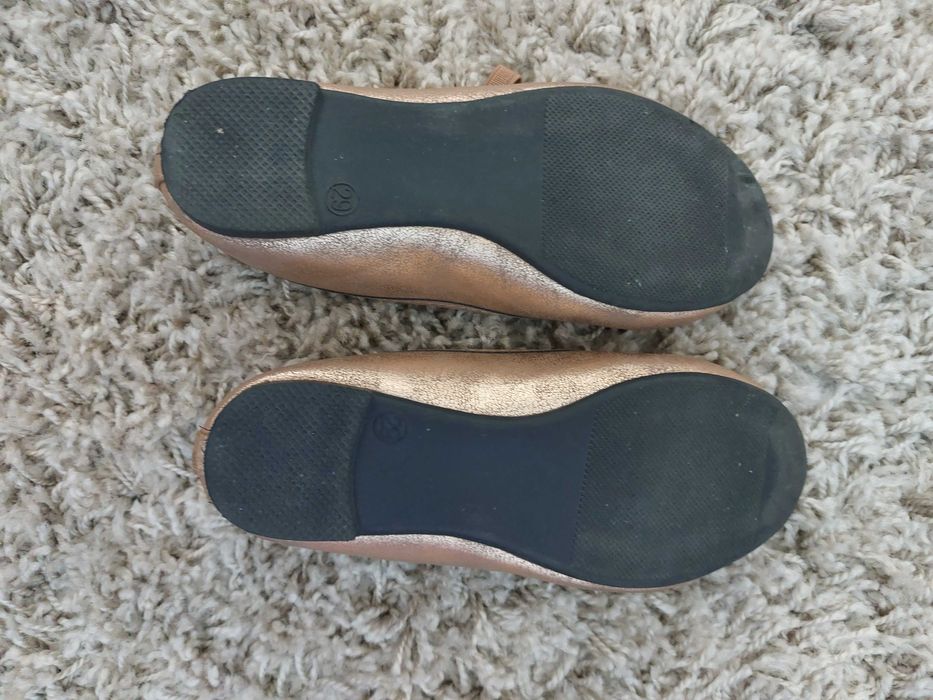 Sabrinas douradas menina