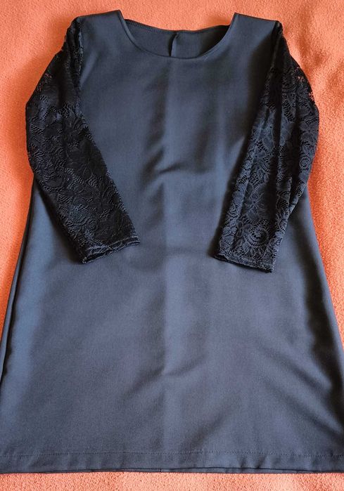 Sukienka czarna mini 42 koronkowe rękawy