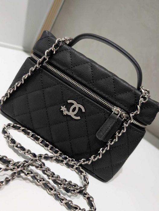 Сумочка Chanel 19 см абсолютно вся шкіряна і верх і підкладка