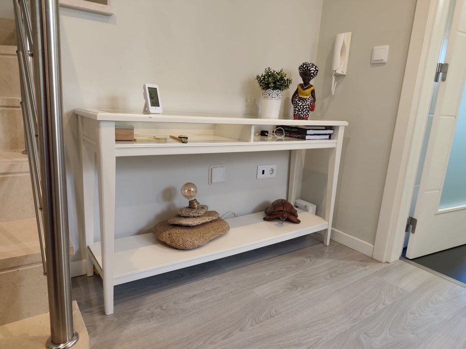 Consola moderna branca