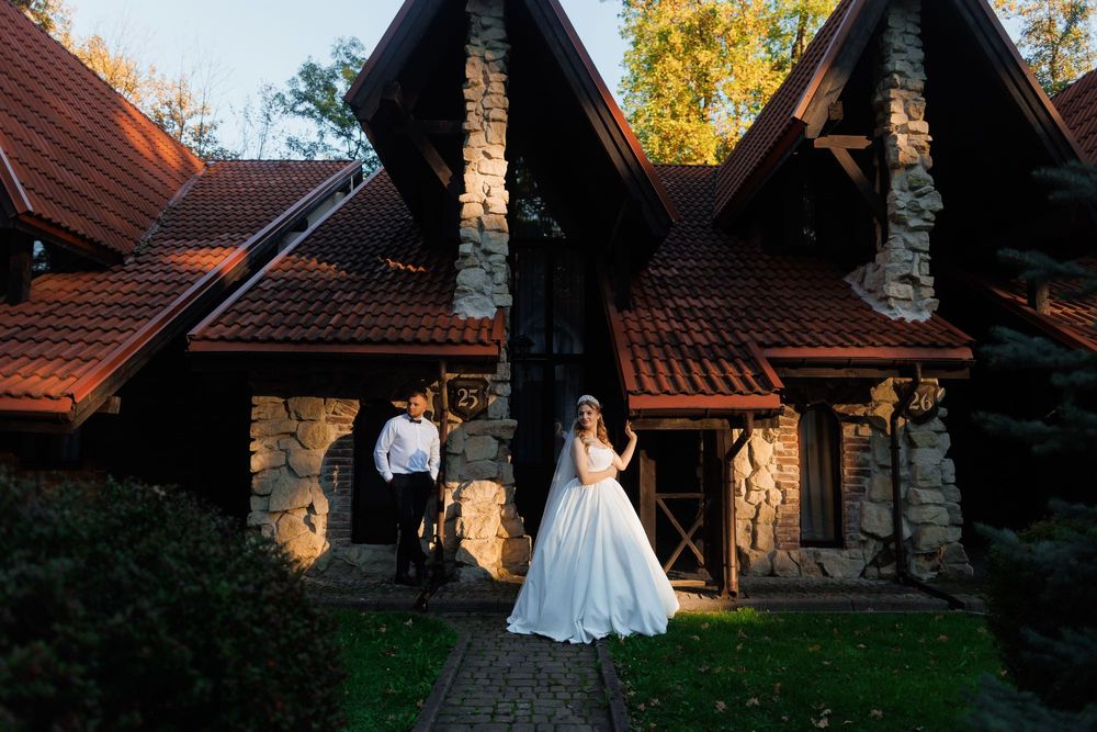 Весільна сукня з неперевершеним шлейфом