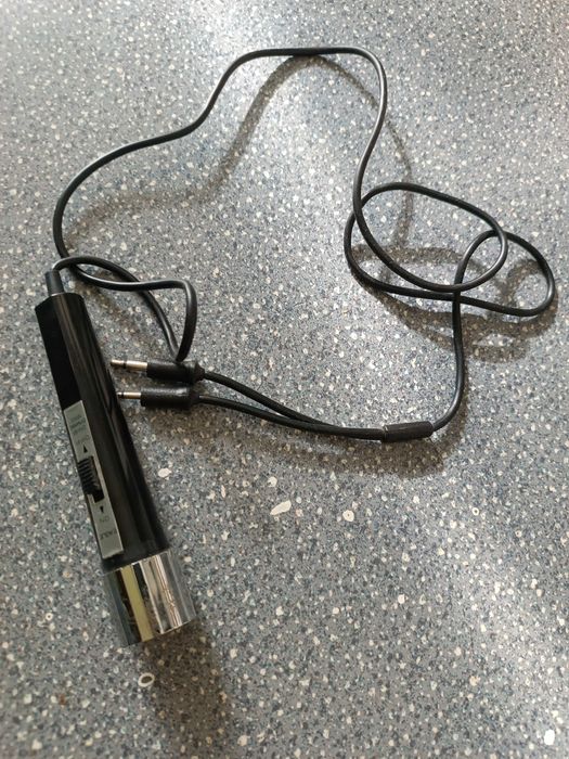 Microfone antigo usado