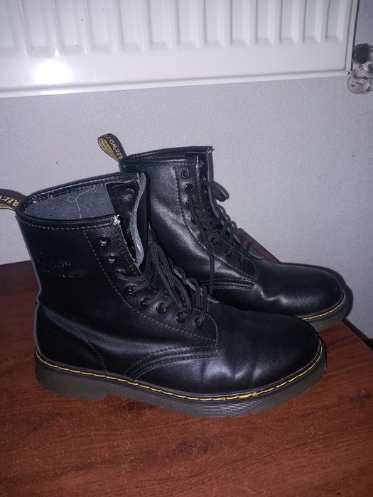 Buty martensy malo chodzone