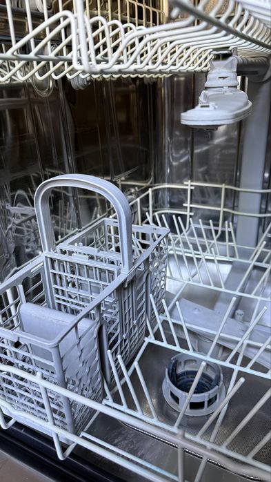 Посудомийка Hotpoint-Ariston LST 116