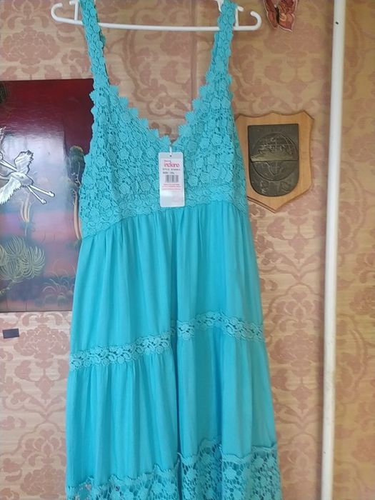 Новое хлопковое платье с натуральным кружевом.