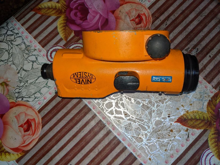 Оптический нивелир