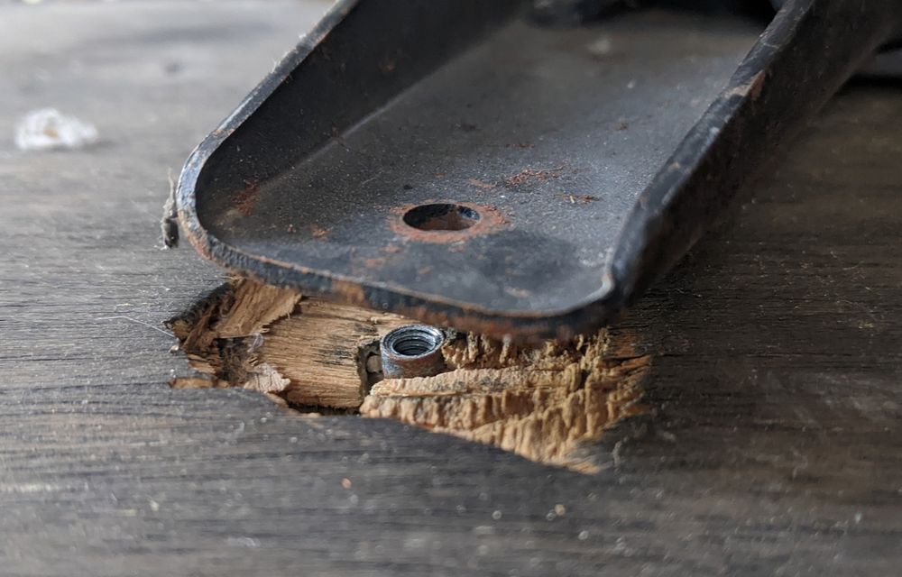 Cadeira giratória Daciano da Costa / Linha "Cortez"