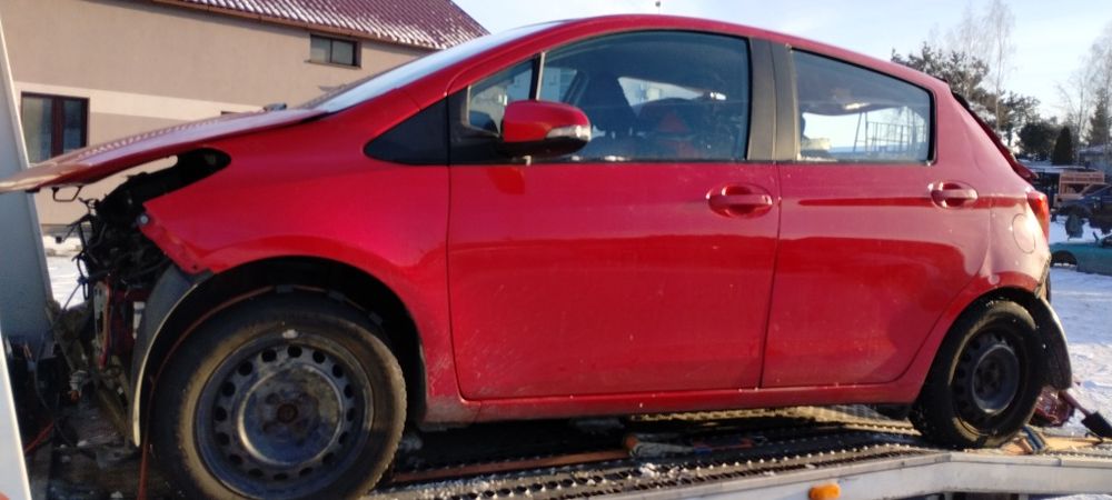 Yaris  3 2015 lewe drzwi przód