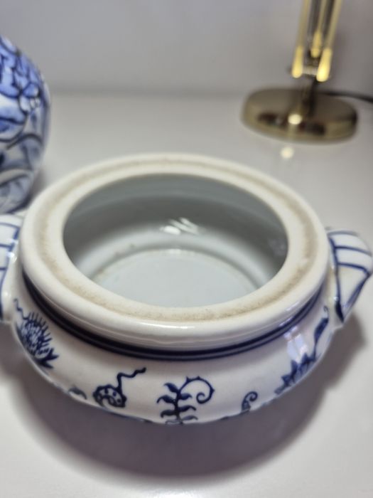 Louça de barro e cerâmica azul e branca423647547596492807