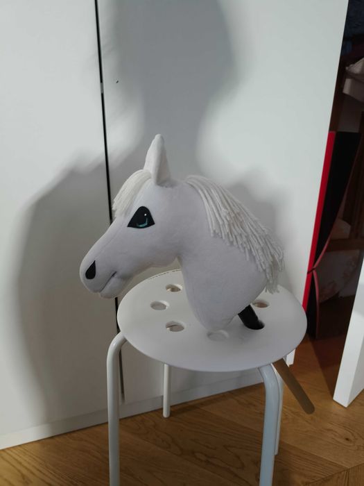 Hobby horse koń na patyku biały