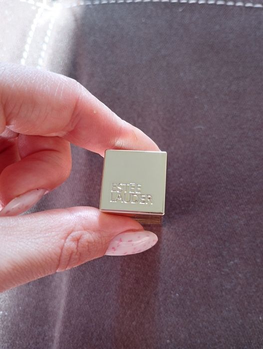 Помада Estee Lauder