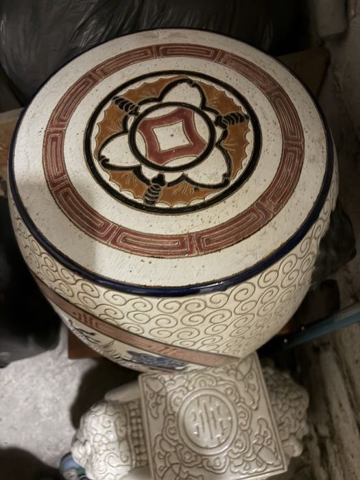 Stolik porcelanowy
