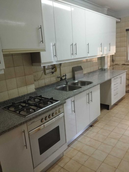 Cozinha em bom estado de conservação