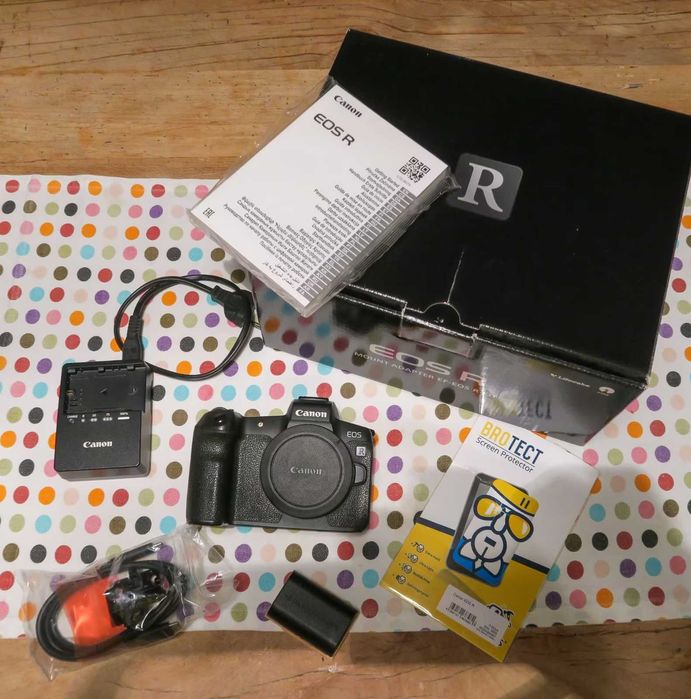 Canon EOS R  Full Frame  30.3 MP 4K