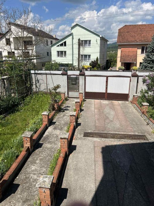 Продаж великого будинку в Сваляві