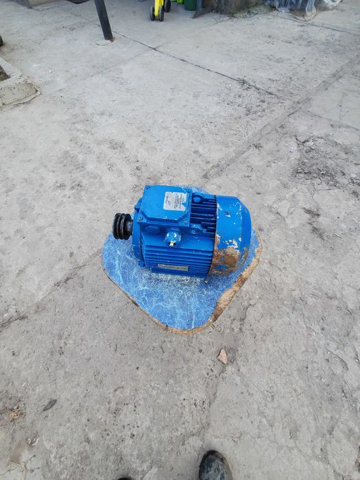 Електродвигатель електромотор АИР 100L8 1.5 квт 750 об/мин 220/380В