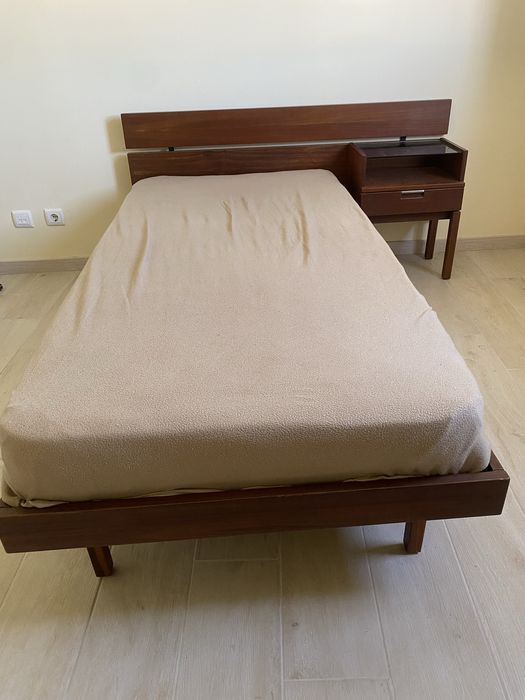 Vendo moveis em acabamentos bons e madeiras muitooo boa todos com colchoes, chamar no privado