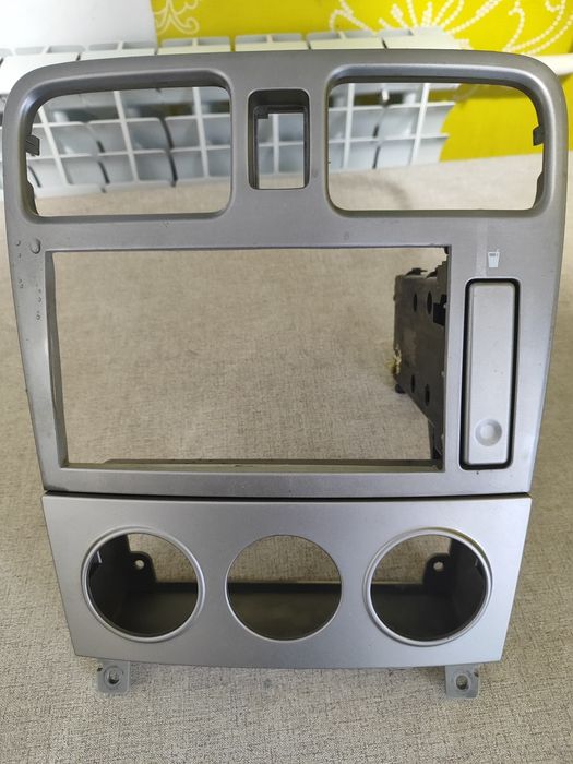 Накладка центральной консоли, магнитолы Subaru Forester SG5