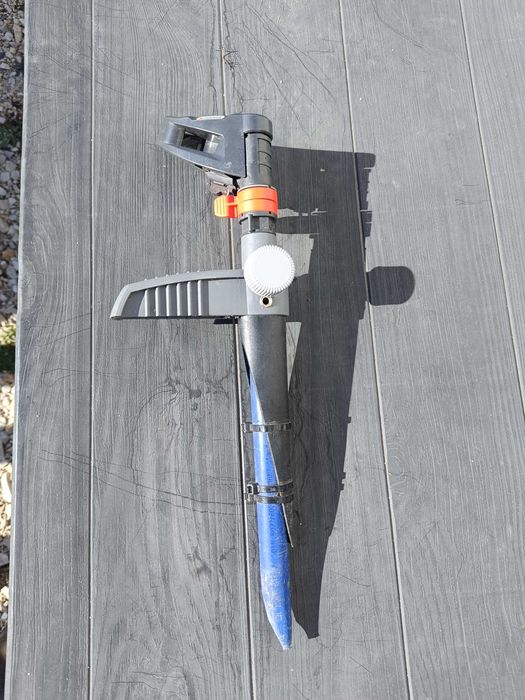 Aspersor  de impulsos por circulo total ou parcial